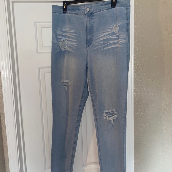 Stretchy Light Wash Ripped Jeans Size 15 - Picture 1 of 7